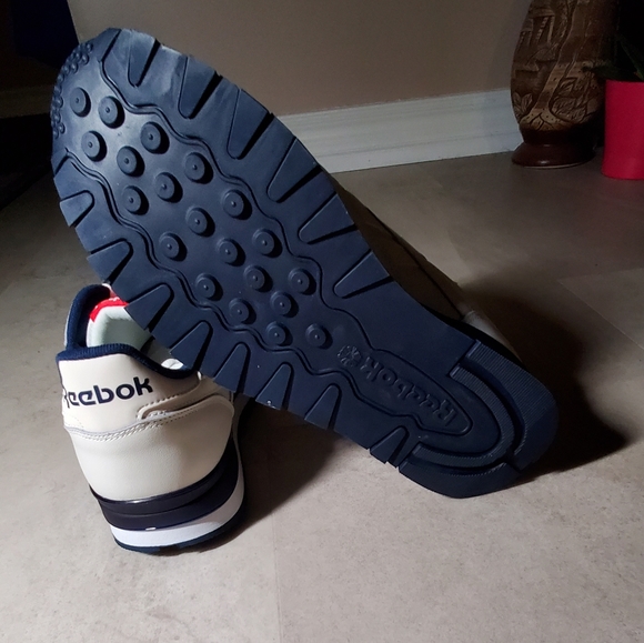 Reebok Classic,Men Size 9 - Picture 12 of 13